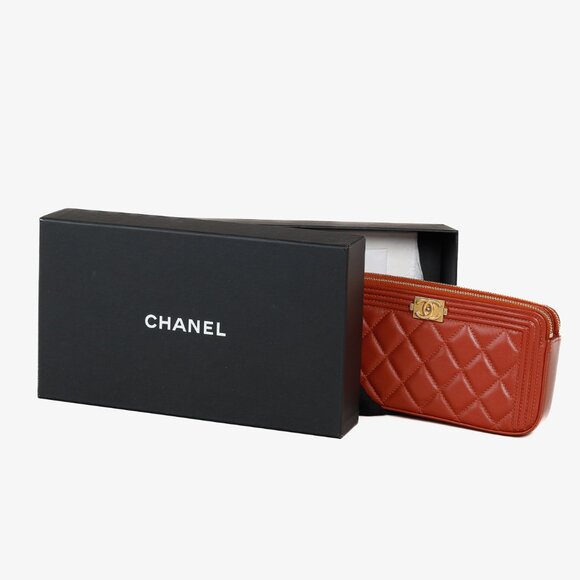 Chanel Red Grained Calfskin GHW Quilted Small Boy Clutch With Chain - Picture 13 of 13